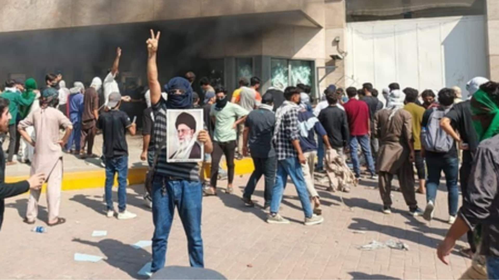 Protests Erupt in Karachi After Khamenei’s Killing, Six Dead in Clashes