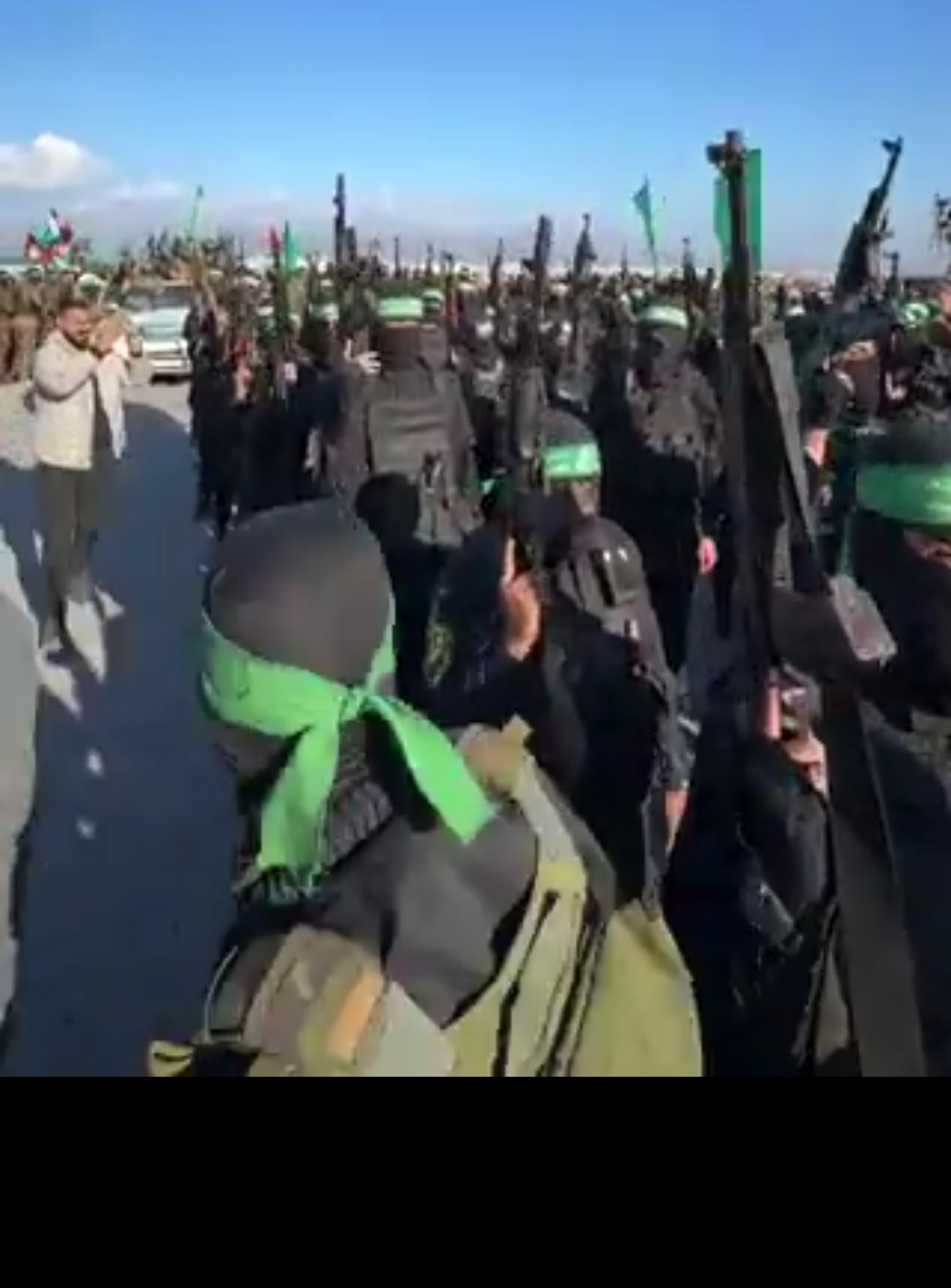 Hamas Holds Military Parade in Gaza Amid Rising Ceasefire Tensions