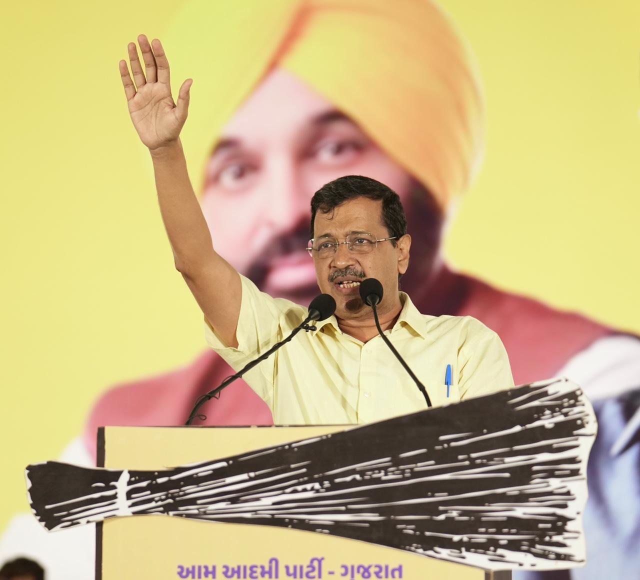 Kejriwal Targets BJP in Gujarat, Claims “Wave of Change” at Jamnagar Rally