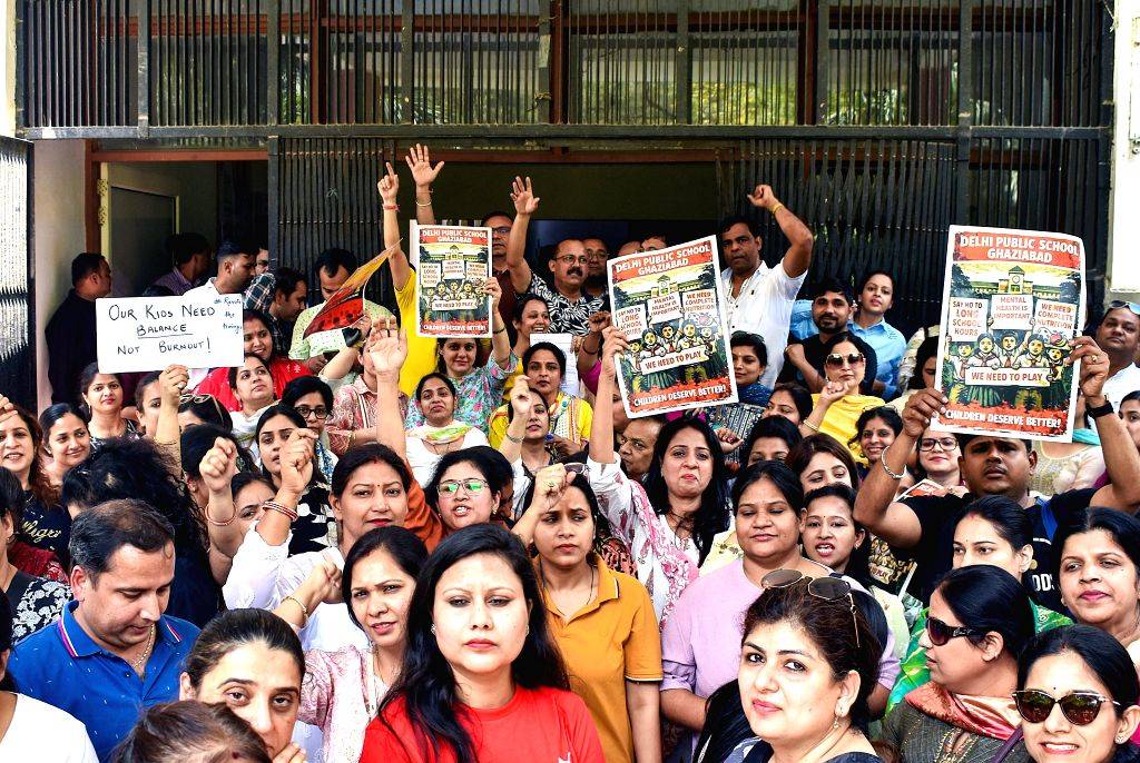 Parents Protest in Ghaziabad Over Extended School Hours at DPSG