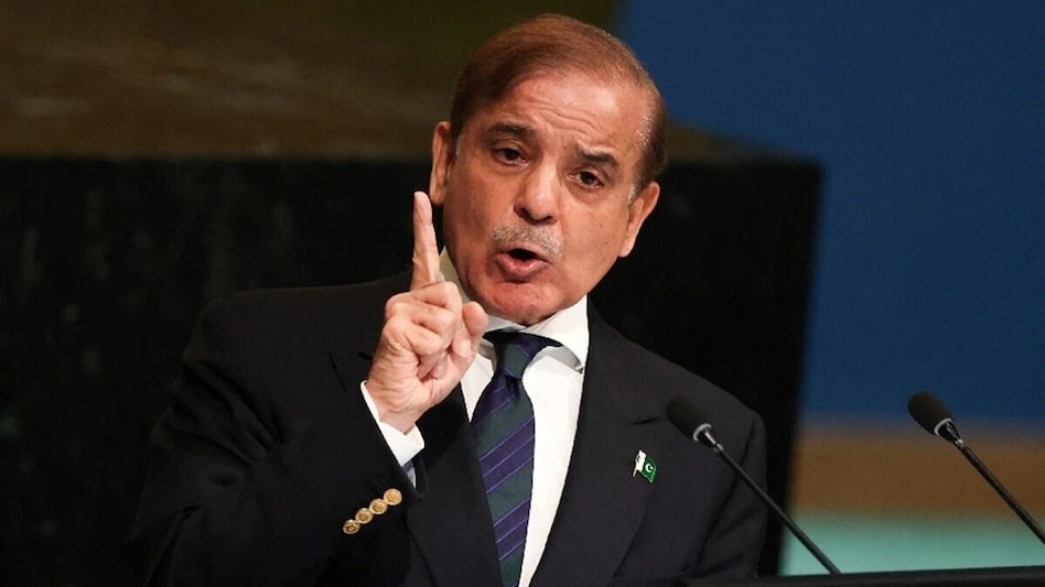 Pakistan Cuts Fuel Prices Ahead of US–Iran Talks in Islamabad