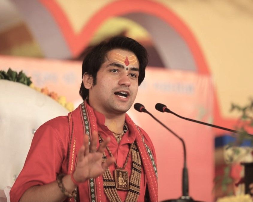 Religious Row Intensifies Around Lenskart as Bageshwar Dham Chief Criticizes Founder