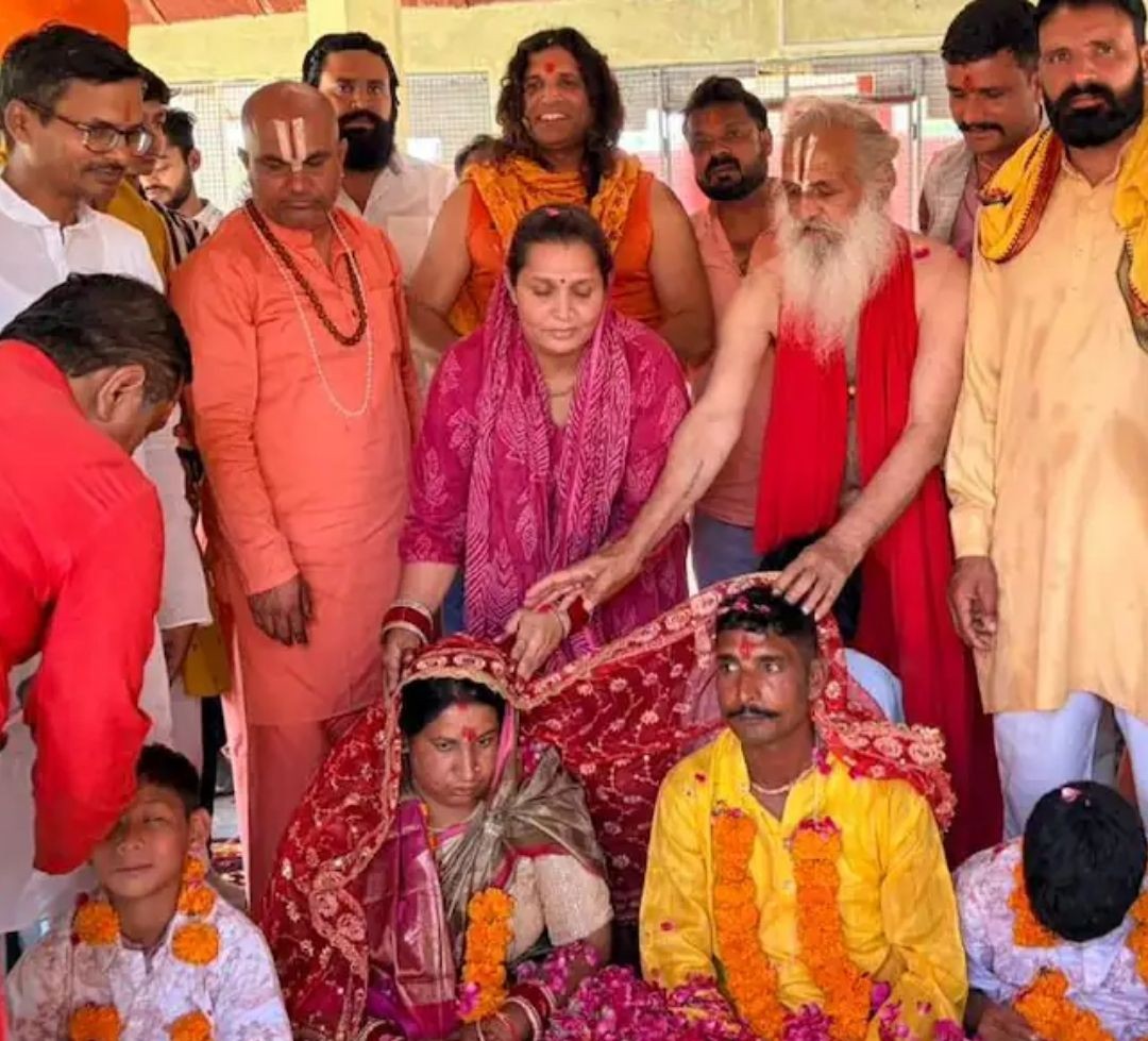 Muslim Family Converts to Hinduism in Haridwar Ceremony