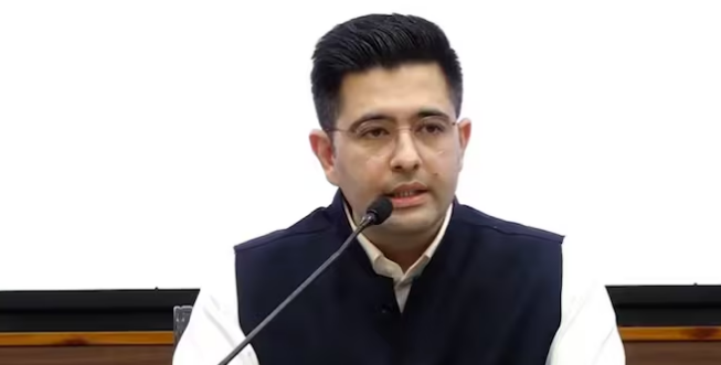 Big Blow to AAP: Raghav Chadha and 7 Rajya Sabha MPs’ Exit Triggers Political Storm in Delhi