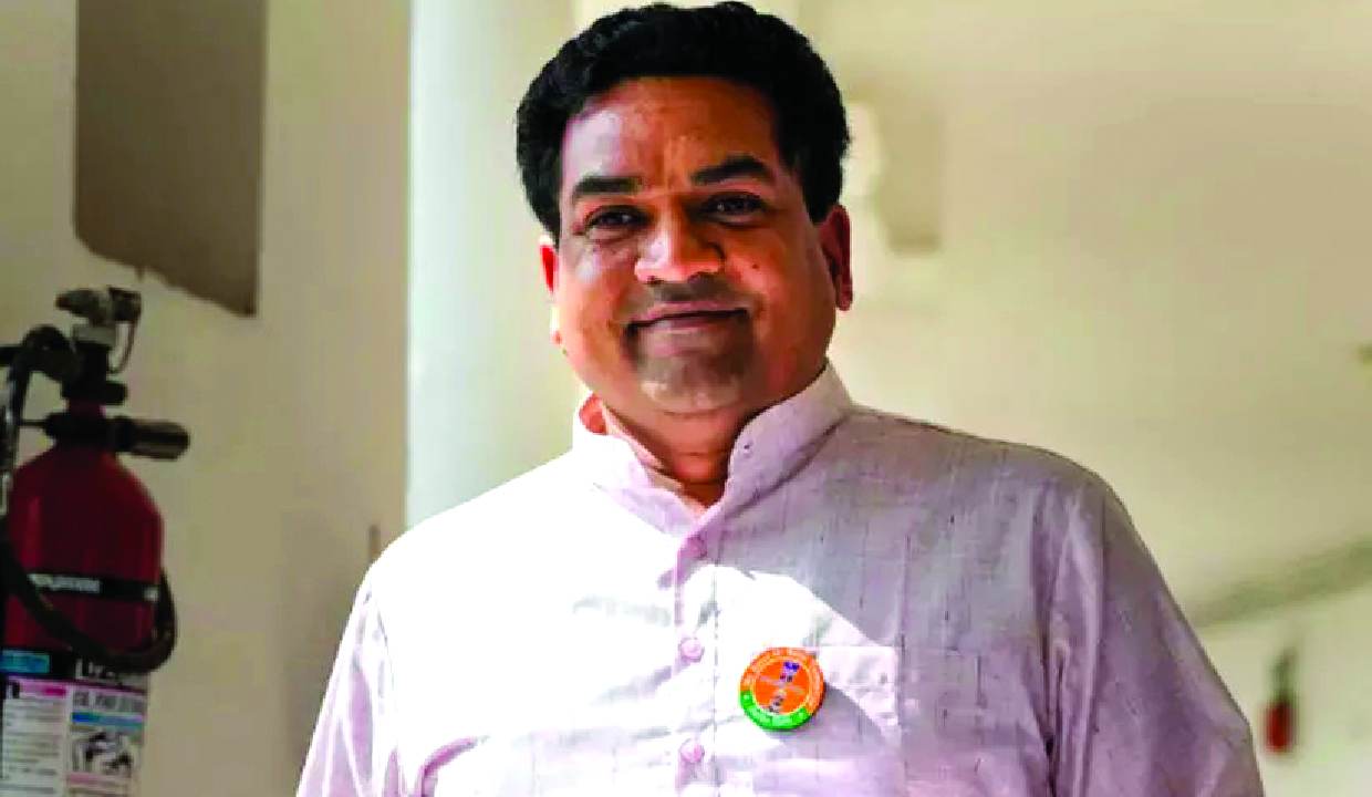 Delhi Minister Kapil Mishra Seen Travelling By Metro Amid Push For Public Transport