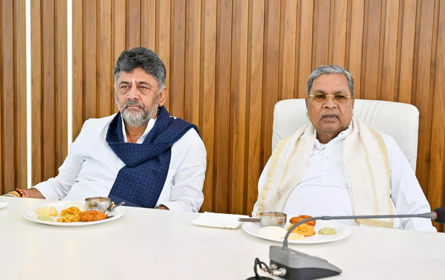 Karnataka Leadership Change: Siddaramaiah Announces Resignation, DK Shivakumar Set to Take Over