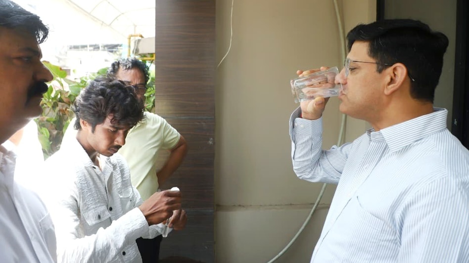 Indore Water Row: Mayor Drinks Tap Water Amid Congress Claims of Contamination
