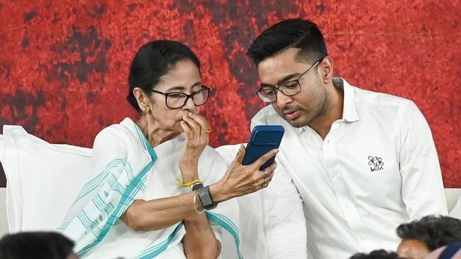 TMC Faces Rebellion, But Focus Shifts to INDIA Bloc: Mamata Banerjee Heads to Delhi Amid Bengal Turmoil