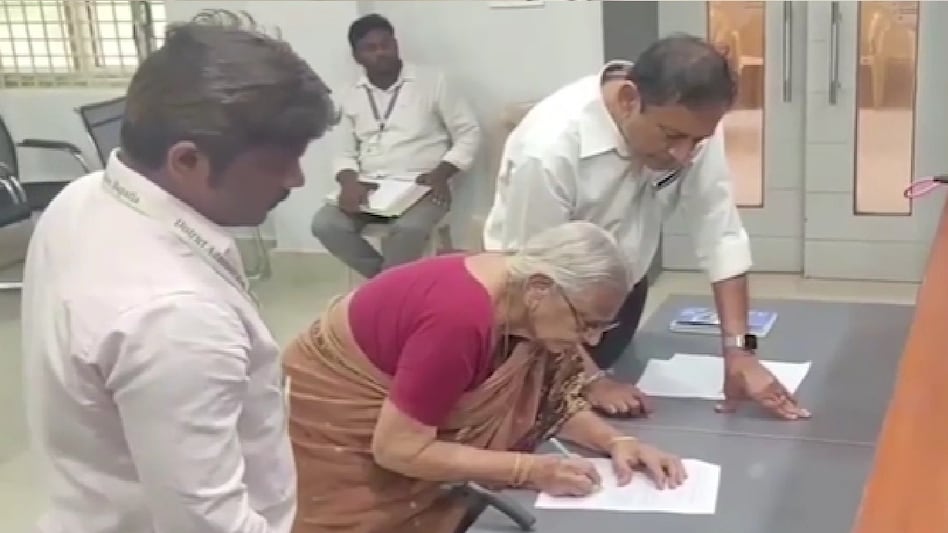94-Year-Old Woman Gives Up US Citizenship to Become Indian Again
