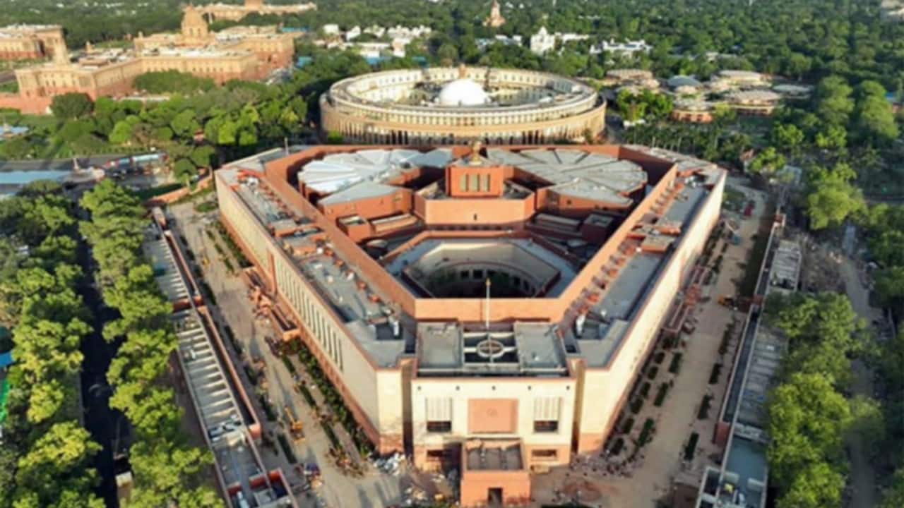 Cabinet Approves Amended Paper Leak Bill Amid Ongoing Student Protests