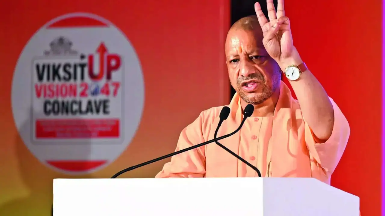 ‘Insulting National Symbols Will No Longer Be Tolerated’: Yogi Adityanath’s Strong Message at Lucknow Tiranga Yatra