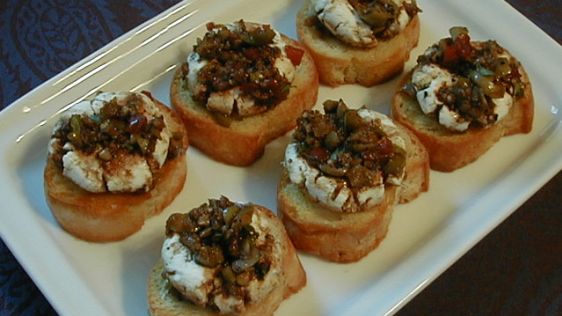 Marinated Goat Cheese Rounds With Crostini recipe