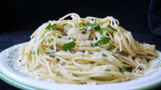 Spaghetti With Garlic Olive Oil And Chile Pepper Simple recipe