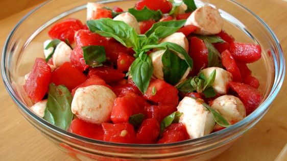 Fresh Tomato Mozzarella Salad recipe