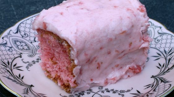Strawberry Cake With Frosting recipe