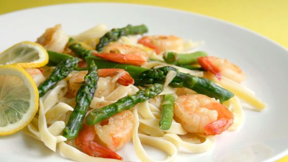 Garlic Shrimp With Asparagus And Lemon recipe
