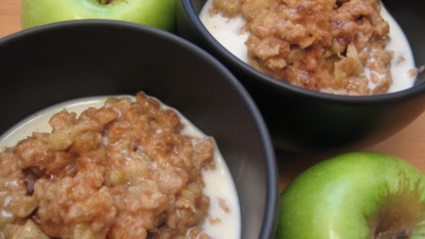 Microwave Creamy Apple Cinnamon Oatmeal recipe