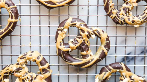 Peanut Butter Chocolate Pretzels recipe