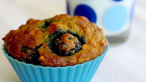 Blueberry Oatmeal Muffins With Walnuts recipe