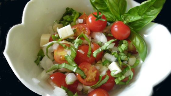 Vidalia Onion Tomato And Basil Salad recipe