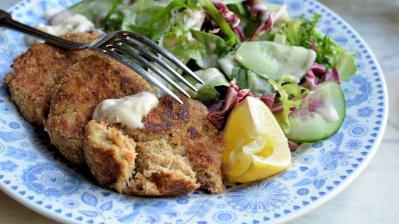 Salmon Patties With Seasoned Mayo recipe