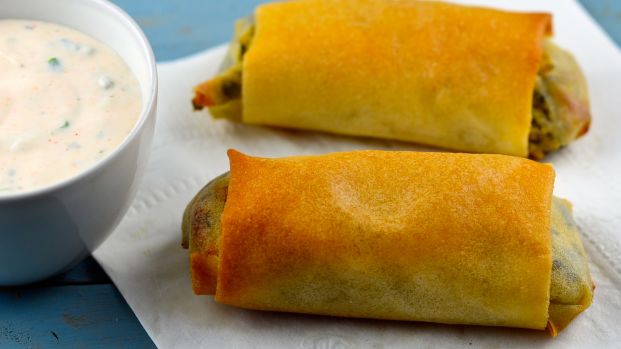 Cheesy Spinach And Potato Spring Rolls With Spicy Yogurt Rsc recipe