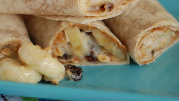 Peanut Butter And Granola Breakfast Wraps recipe