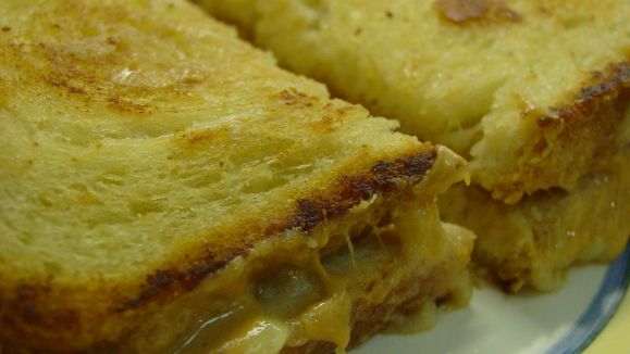 Elvis Presley's Grilled Peanut Butter And Banana Sandwich recipe