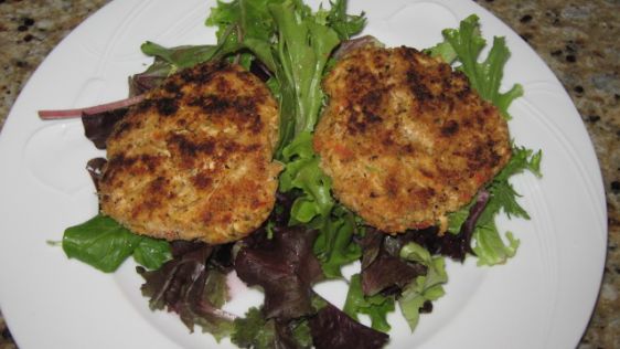 Tuscan Chicken Cakes With Golden Aioli recipe