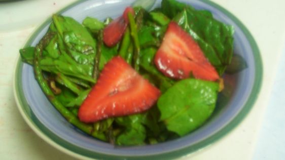 Spinach Asparagus And Strawberry Salad recipe